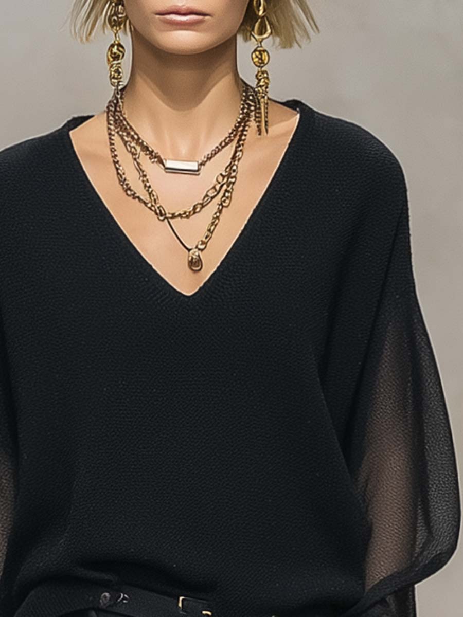 Décontractée et Élégante : Blouse Noire en Maille Transparente à Col V