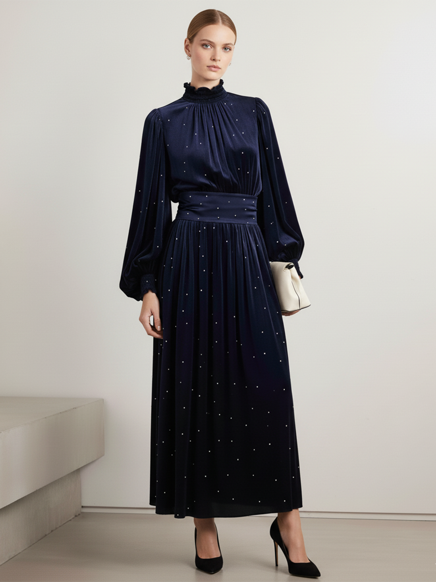 Robe en Velours Élégante avec Col Montant et Détails en Strass