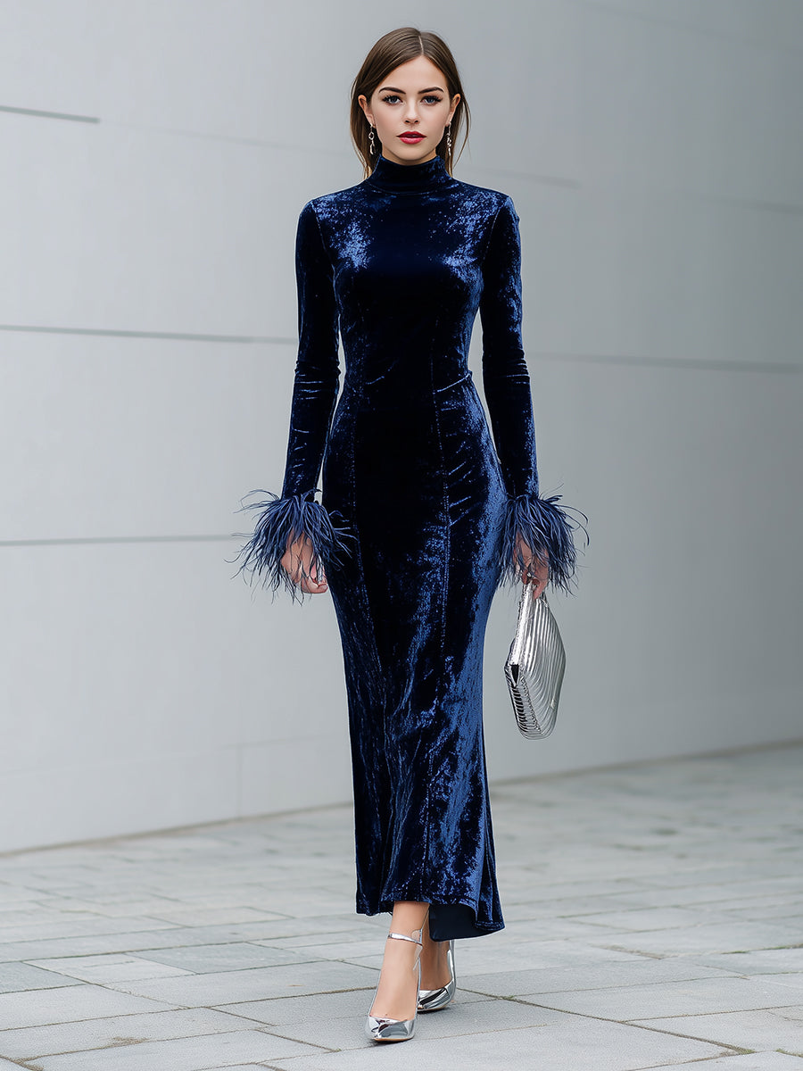 Robe Maxi en Velours Bleu avec Col Ronde et Éléments en Plumes d'Ostrich Synthétiques