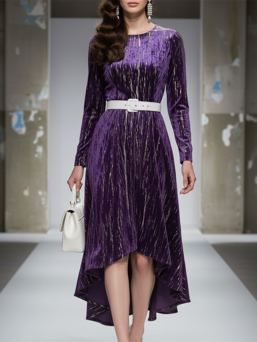 Robe Midi en Velours Violet Luxe avec Col Rond et Détails Estampillés - Style Long et Court