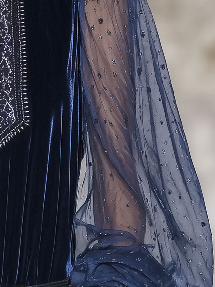 Chemise Retrouvée en Velours Bleu avec Col Montant Rétro et Manches Longues en Organza