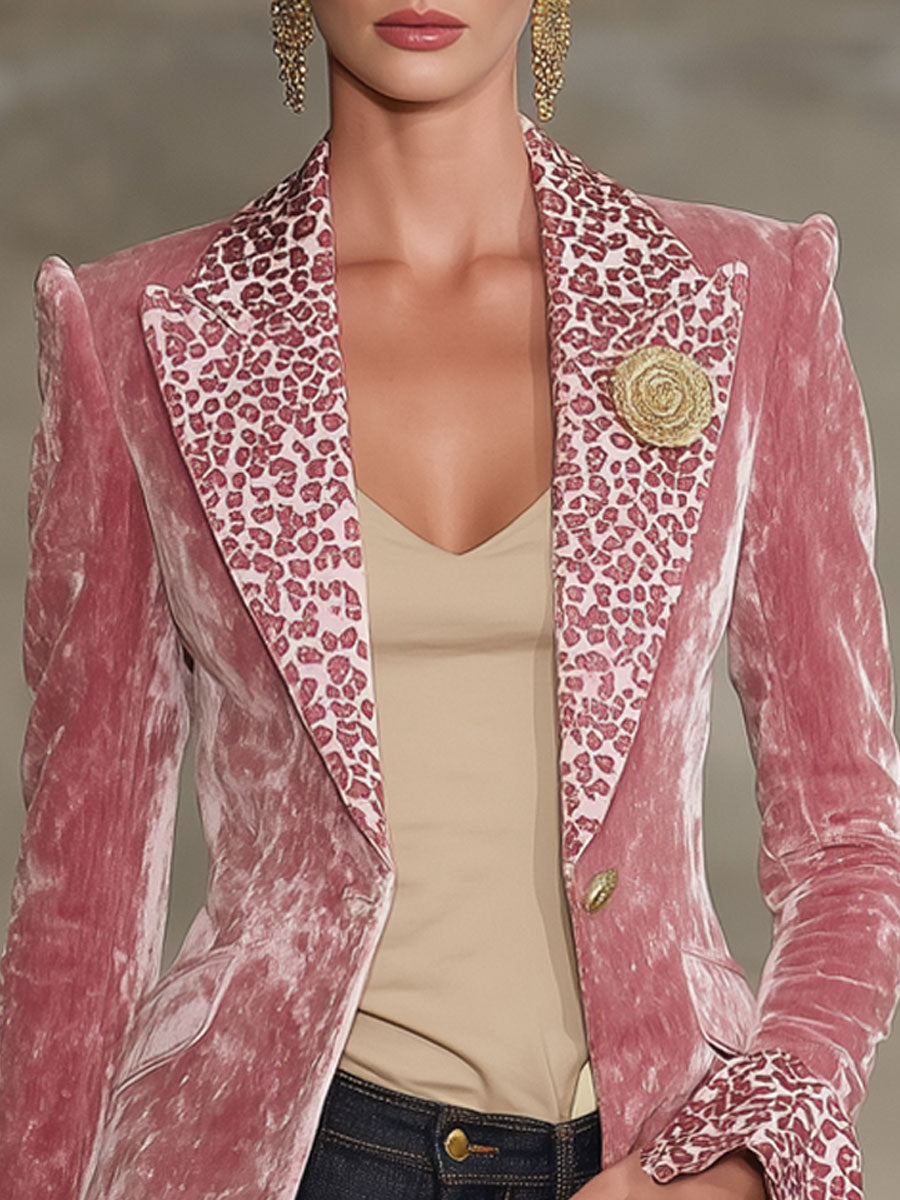 Blazer en velours à motif léopard avec revers contrasté