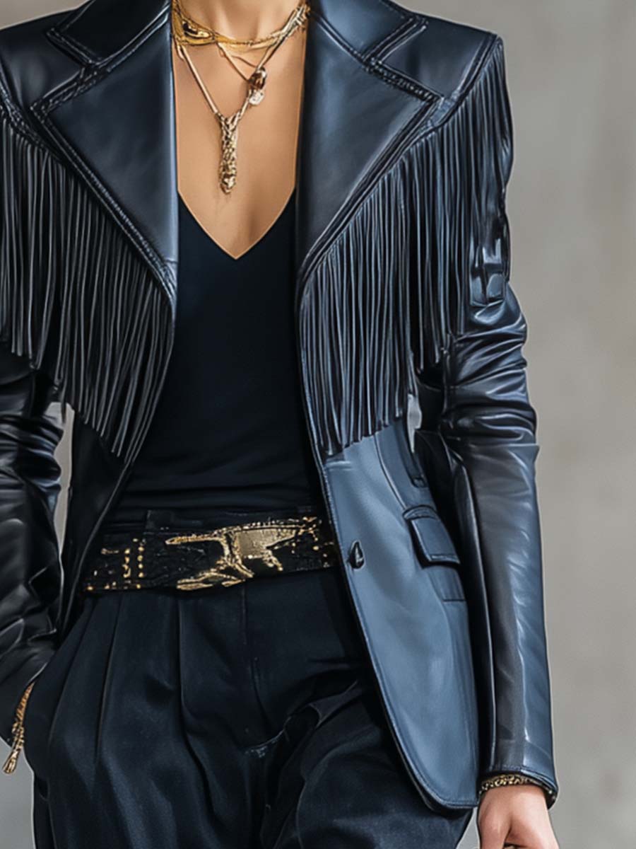 Blazer Noir en Cuir avec Franges Élégantes sur Épaules et Col Vintage
