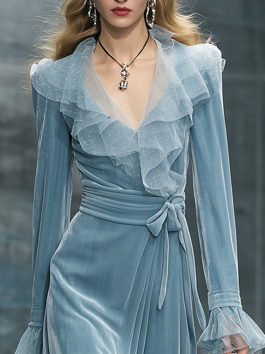 Robe Maxi Velours Bleu Ciel avec Col Rétro en Gaze – Élégance et Style