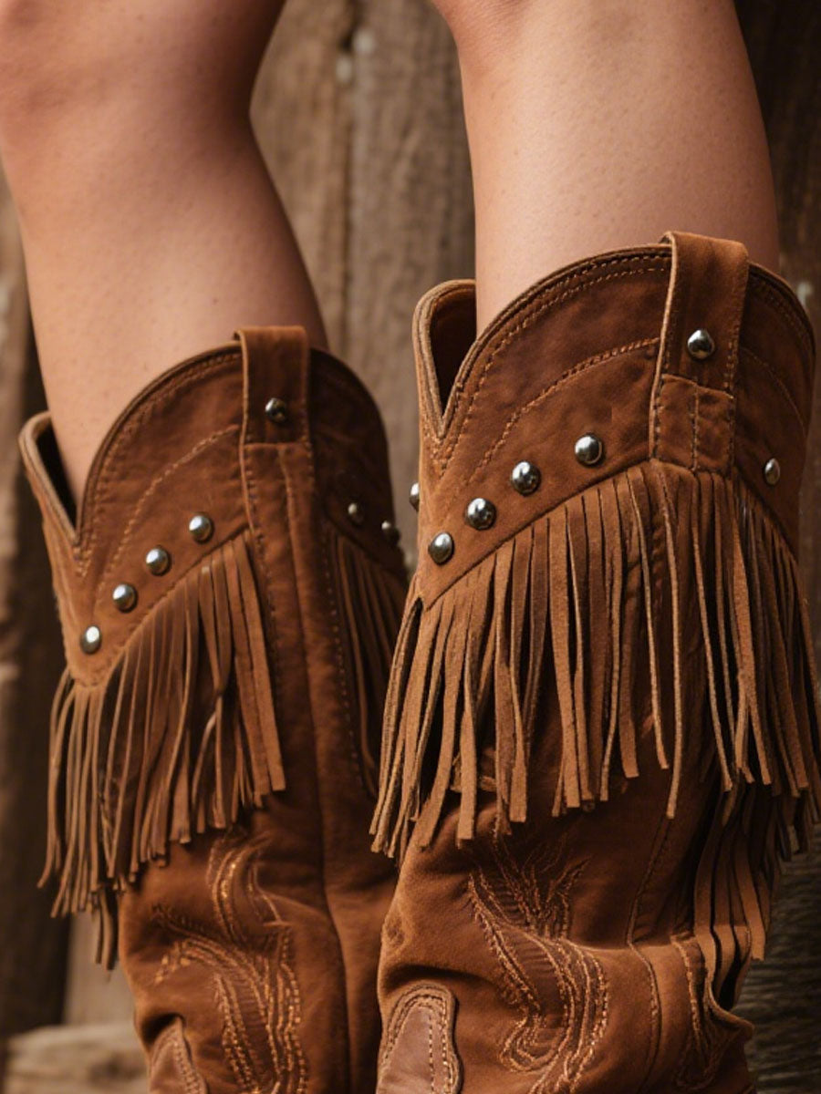 Femmes : Bottes de cow-boy en cuir et daim brodées avec franges