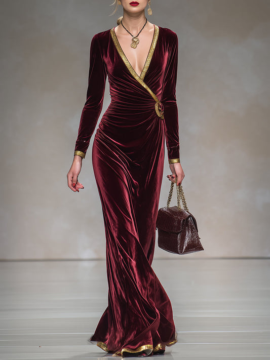 Robe Maxi en Velours Bordeaux avec Décolleté en V et Détails Dorés – Élégance Suprême