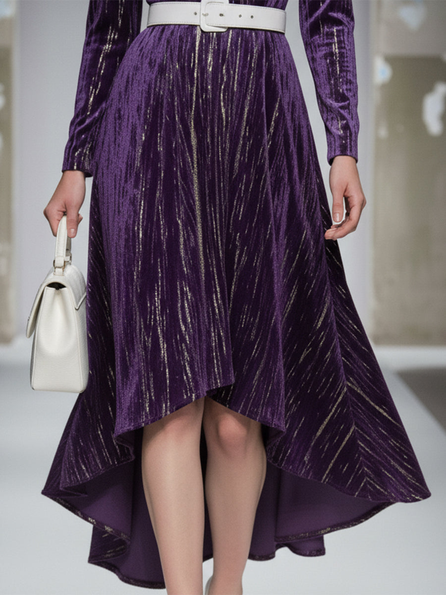 Robe Midi en Velours Violet Luxe avec Col Rond et Détails Estampillés - Style Long et Court