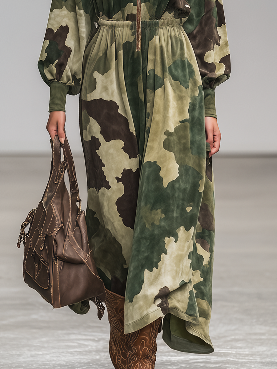 Robe Maxi Camouflage en Suédine avec Col Zippé - Élégance Sportive Rétro