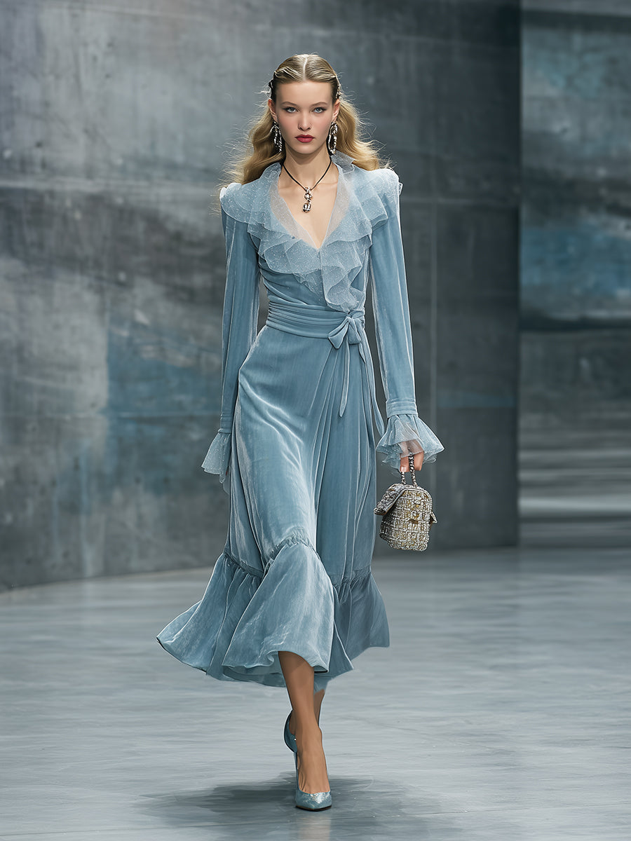 Robe Maxi Velours Bleu Ciel avec Col Rétro en Gaze – Élégance et Style