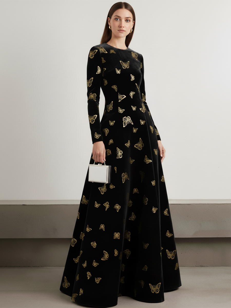 Robe en velours chic à col rond et manches longues, ornée d'un élégant papillon doré