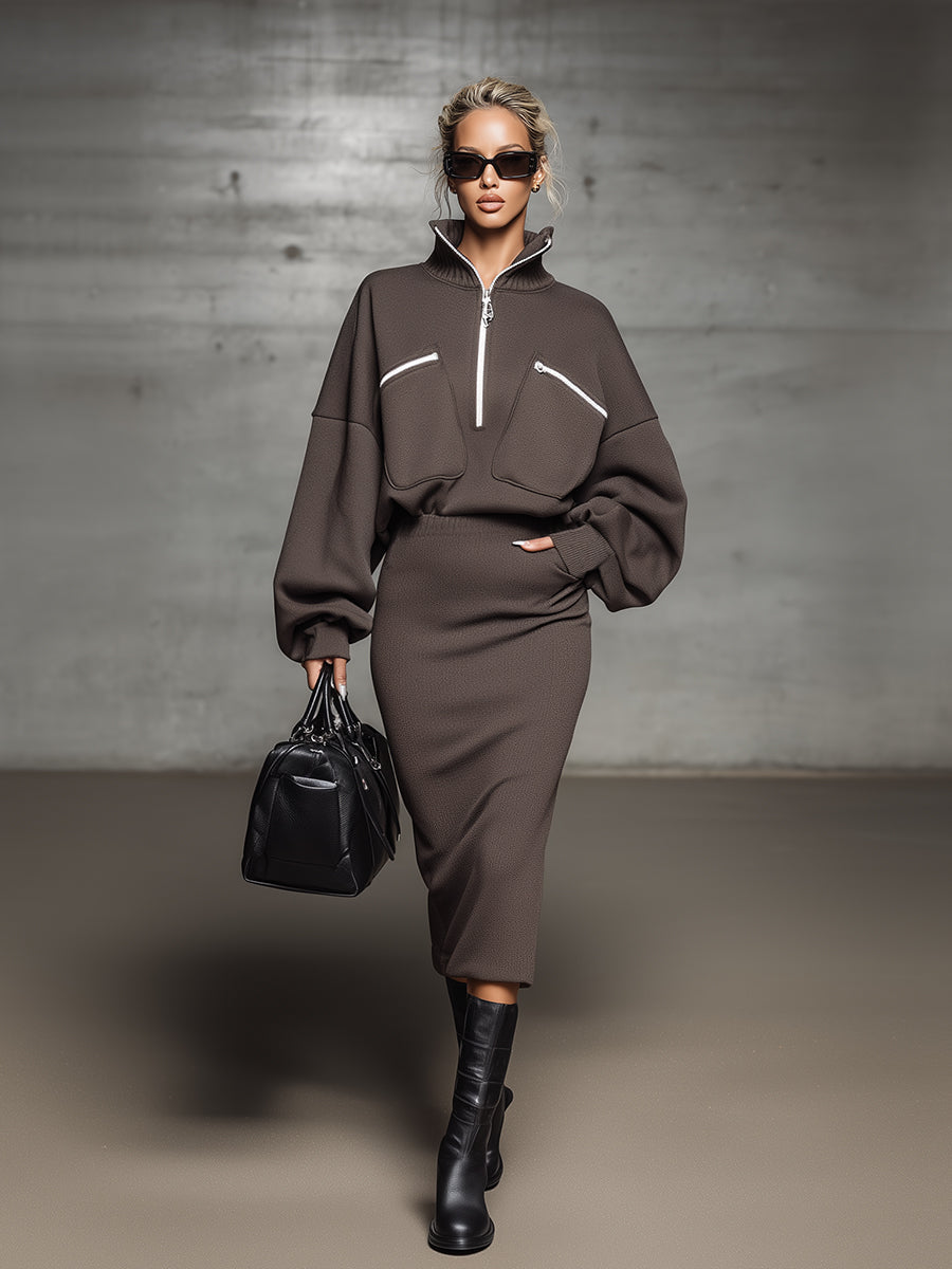 Ensemble Sportif Rétro : Sweatshirt Brun avec Jupe à Fermeture Éclair Blanche