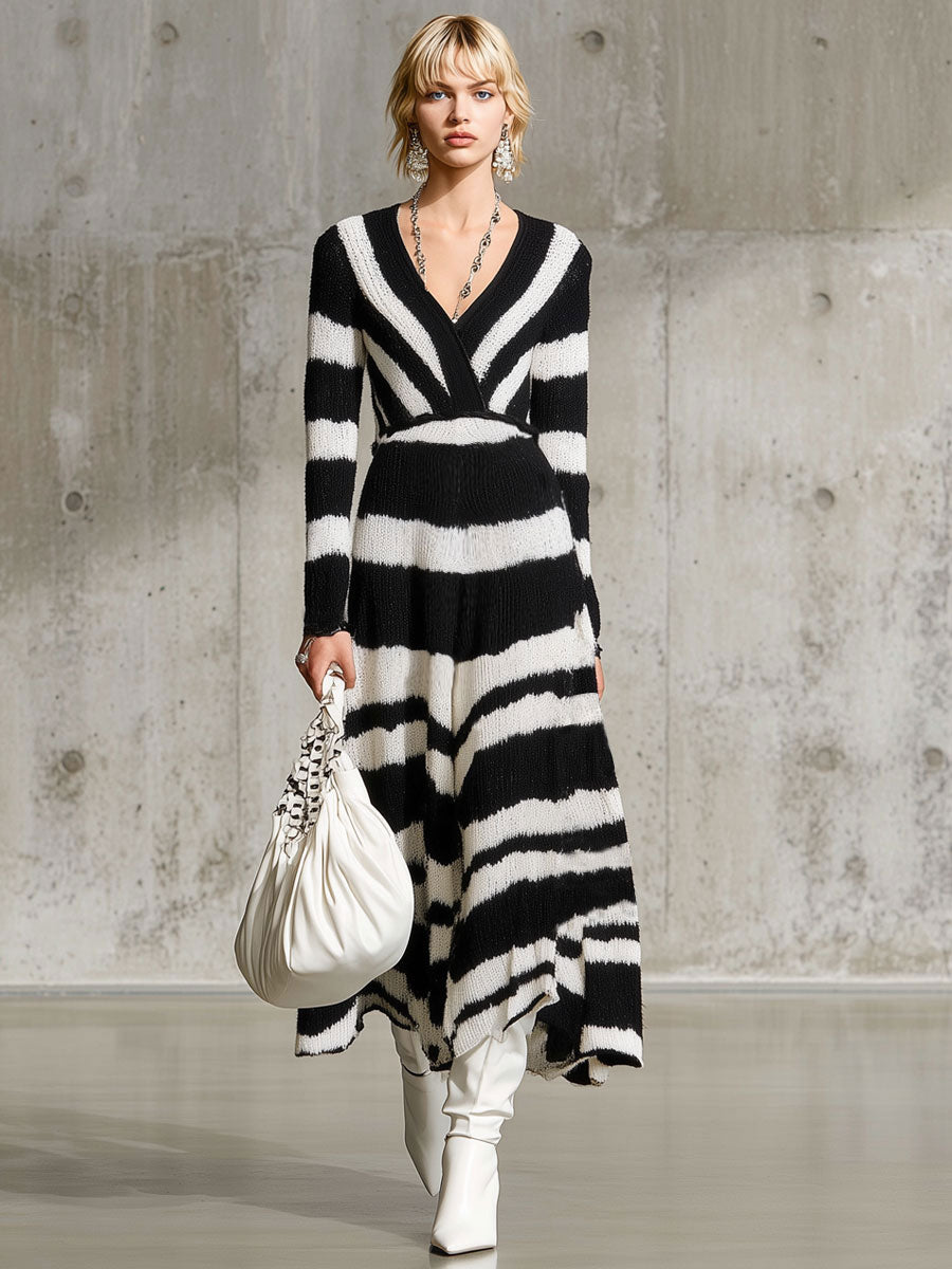 Robe Maxi Vintage Rayée Noir et Blanc à Décolleté en V