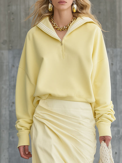 Ensemble Sportif Haut de Gamme : Sweat à Capuche Jaune et Jupe Plissée Élégante