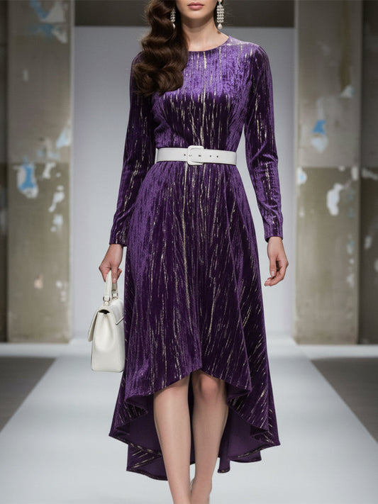 Robe Midi en Velours Violet Luxe avec Col Rond et Détails Estampillés - Style Long et Court