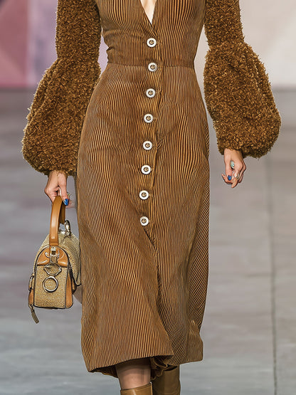 Robe Midi Vintage Western en Velours Côtelé Marron avec Manches en Peluche et Décolleté en V