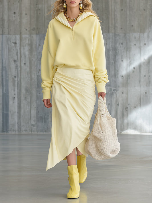 Ensemble Sportif Haut de Gamme : Sweat à Capuche Jaune et Jupe Plissée Élégante