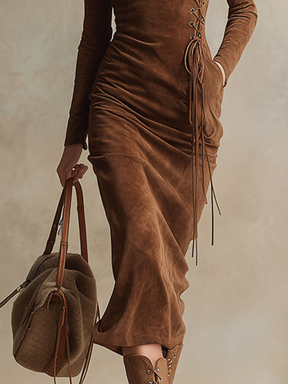 Robe Midi Vintage Western en Suédine Marron avec Col Roulé et Détails à Lacets