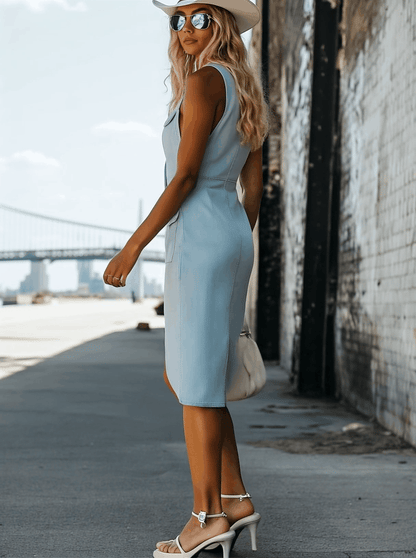 Robe Midi en Denim Bleu Clair à Boutons, Ourlet Tulipe et Décolleté en V – Expédition en 24 Heures