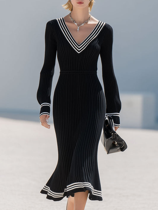 Robe Midi Noir Côtelé à Manches Longues avec Ourlet en Queue de Poisson et Détails Rétro Blancs