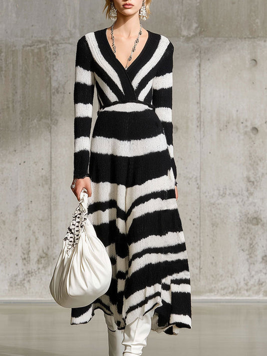 Robe Maxi Vintage Rayée Noir et Blanc à Décolleté en V