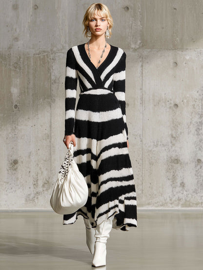 Robe Maxi Vintage Rayée Noir et Blanc à Décolleté en V