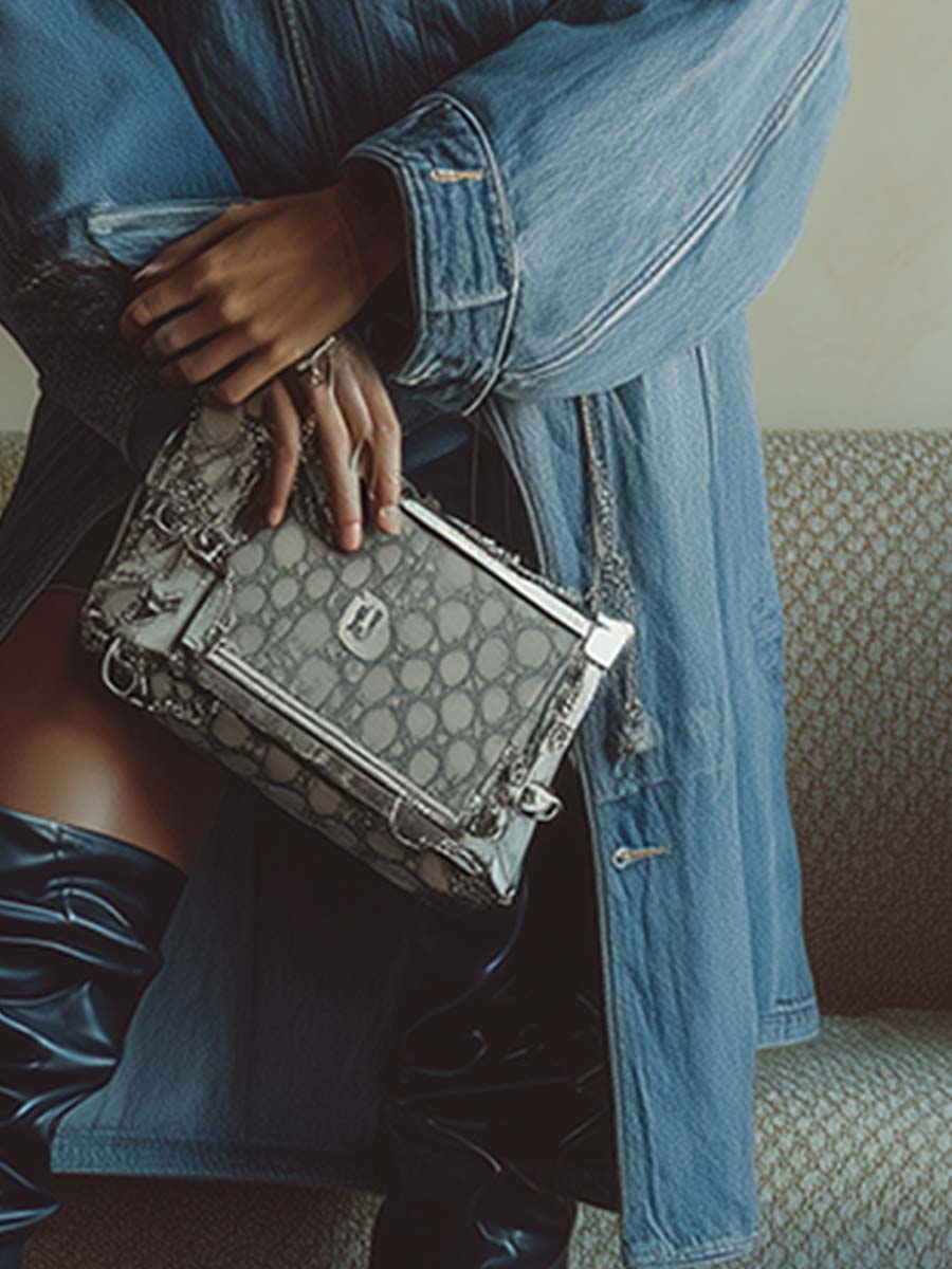 Veste mi-longue en denim bleu tendance avec col en fausse fourrure amovible